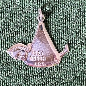 VTG I JMS STG I Baby in Blanket Announcement Charm